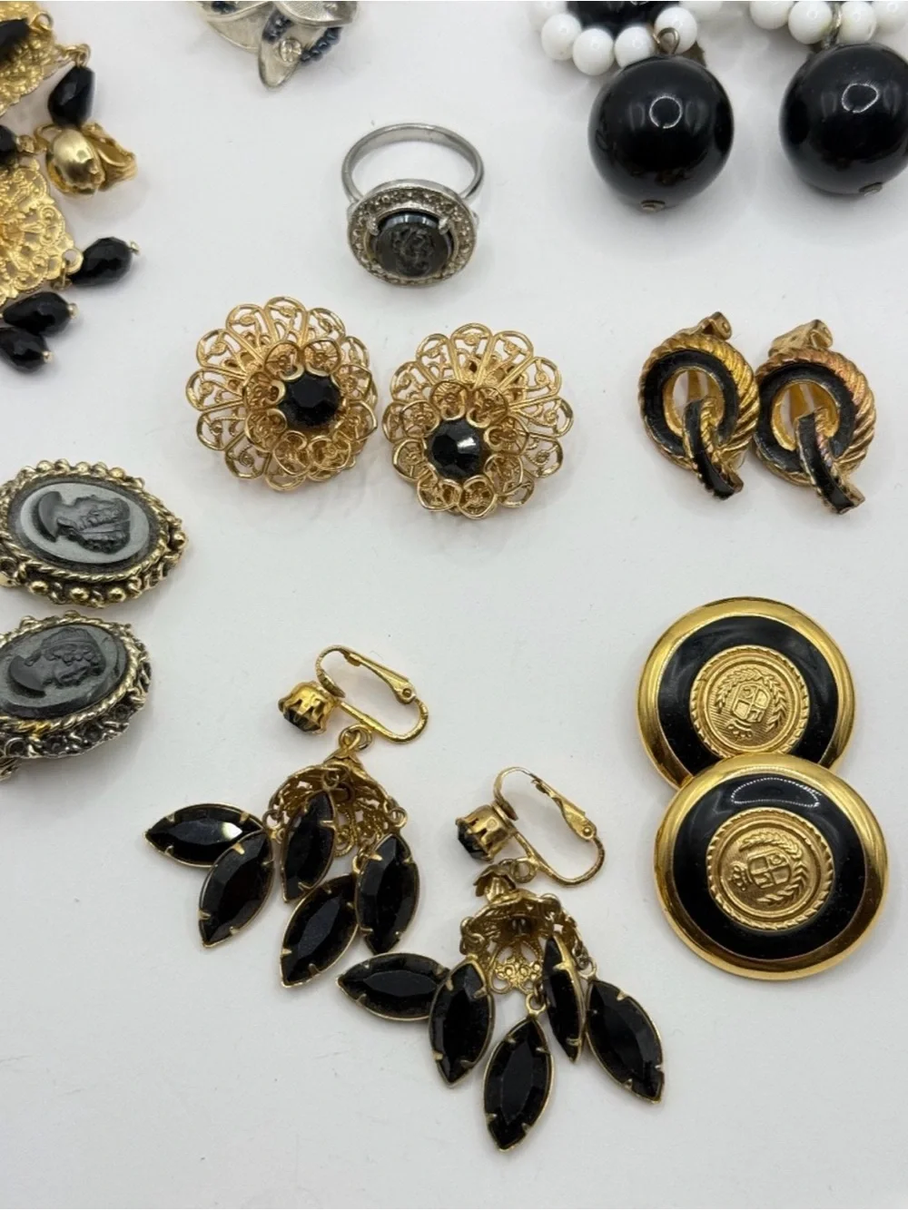 Vintage Black Gold Jewelry Lot - Picture 10 of 10